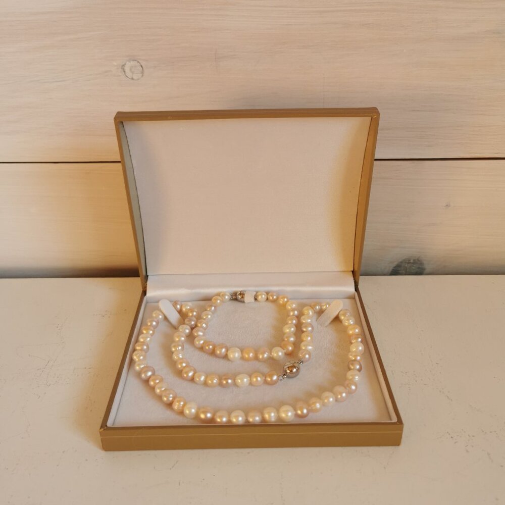 Beautiful Boxed Multi-Coloured Freshwater Pearl Necklace and Bracelet Set - Picture 10 of 15